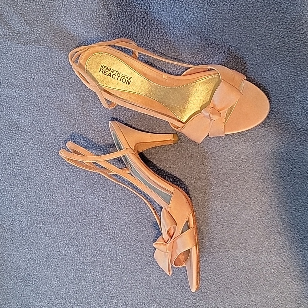 Kenneth Cole Reaction pink satin  sandals